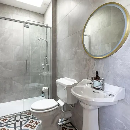 Villa East Wing Thornhill  Esterno foto